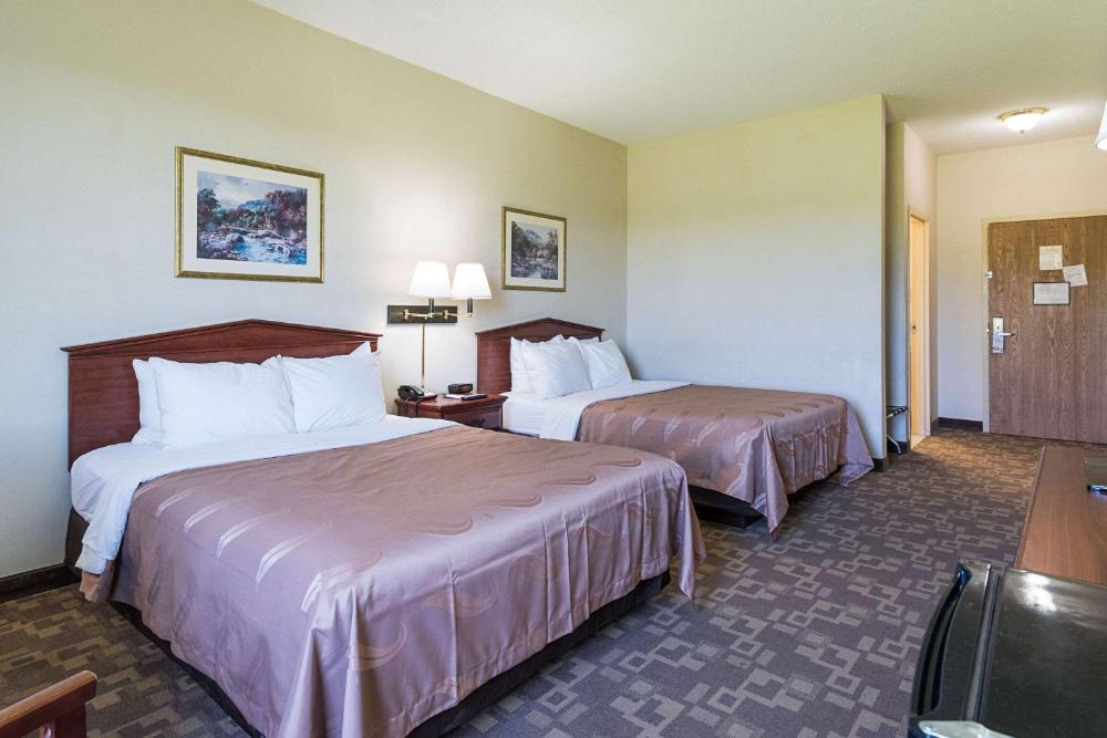 Queen Room with Two Queen Beds - Non-Smoking interior